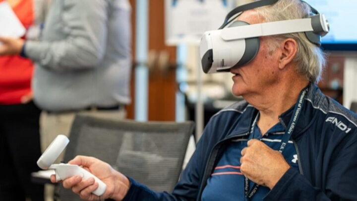 Um veterano no Orlando VA Medical Center na Flórida a testar a tecnologia de Realidade Virtual. Fotografia cedida pela equipa da VA Immersive ao Office of Research & Development