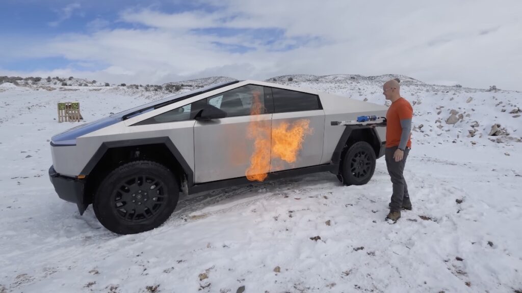 Engenheiro da Tesla pede aos proprietários das Cybertruck para pararem de torturar a pick-up