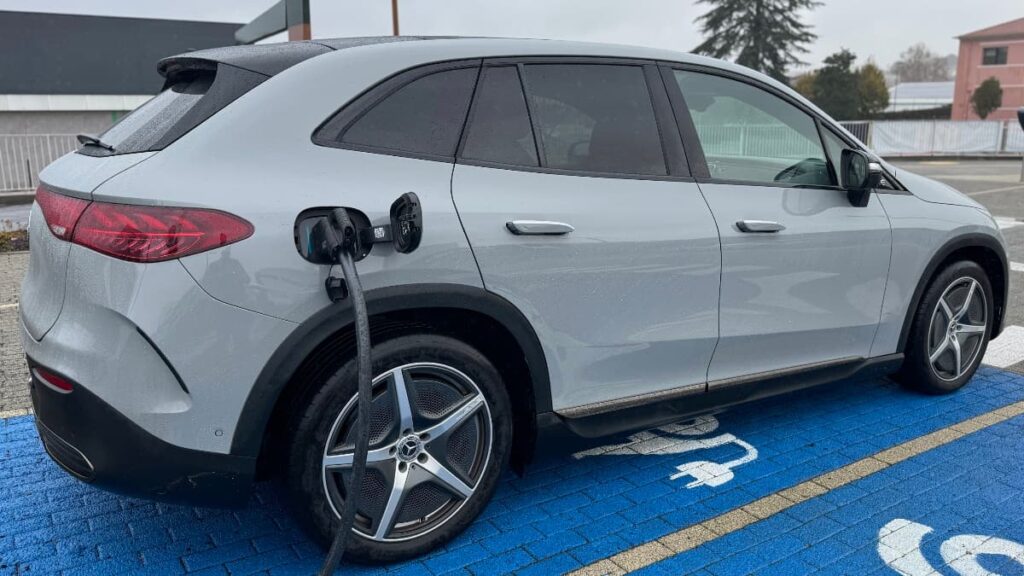 Alemanha: automóveis elétricos cortam mil milhões de litros de combustíveis fósseis ano