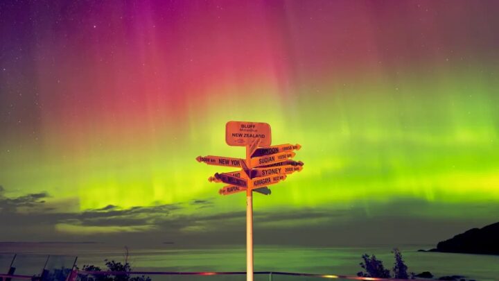 Imagem de uma aurora boreal austral que ocorreu nos antípodas... no planeta Terra