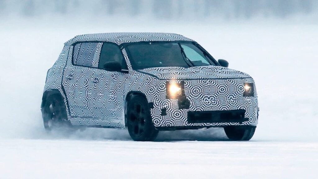 Renault 4 elétrico já foi visto novamente em testes