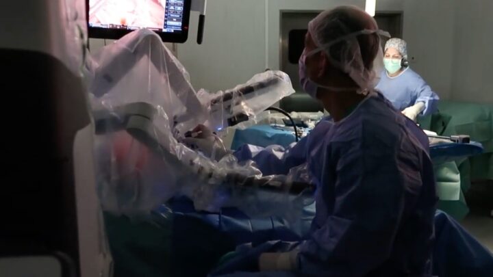 Primeiro transplante hepático com robótica na Europa aconteceu em Portugal