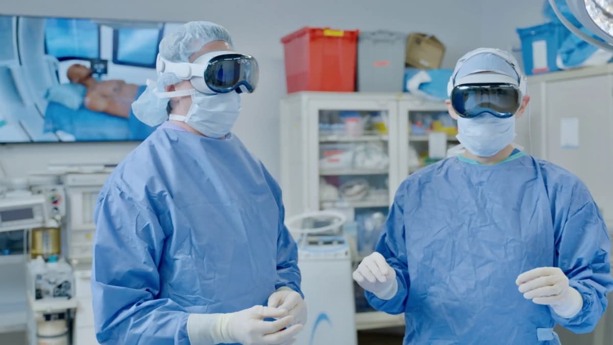 Apple Vision Pro 'gives superpowers' to spinal surgery team