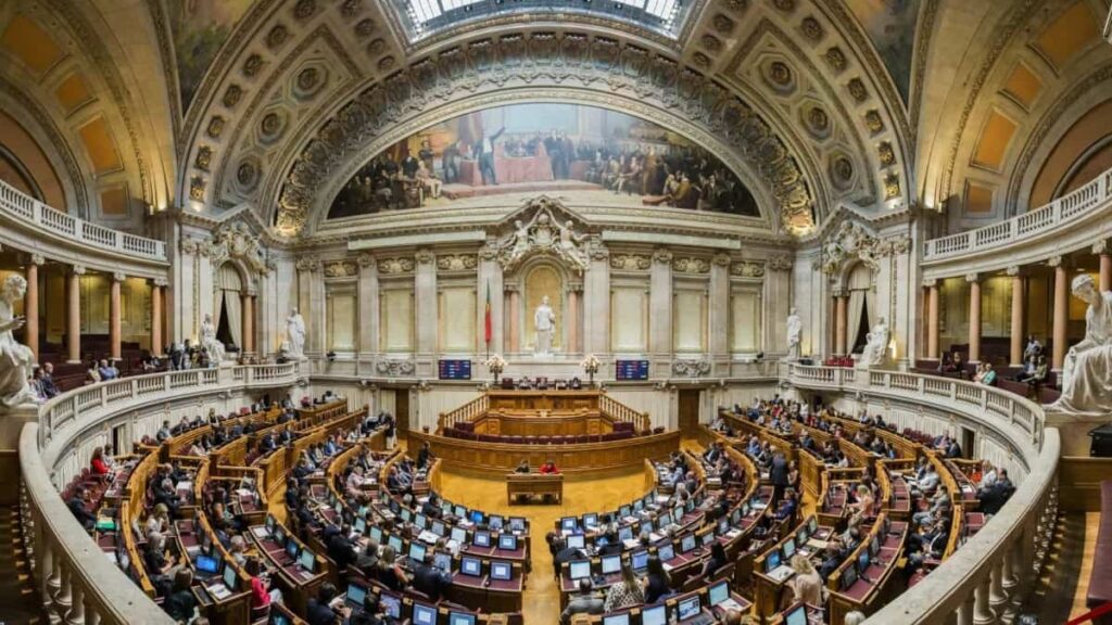 Parlamento português vai ter “semáforo” para controlar intervenções dos deputados