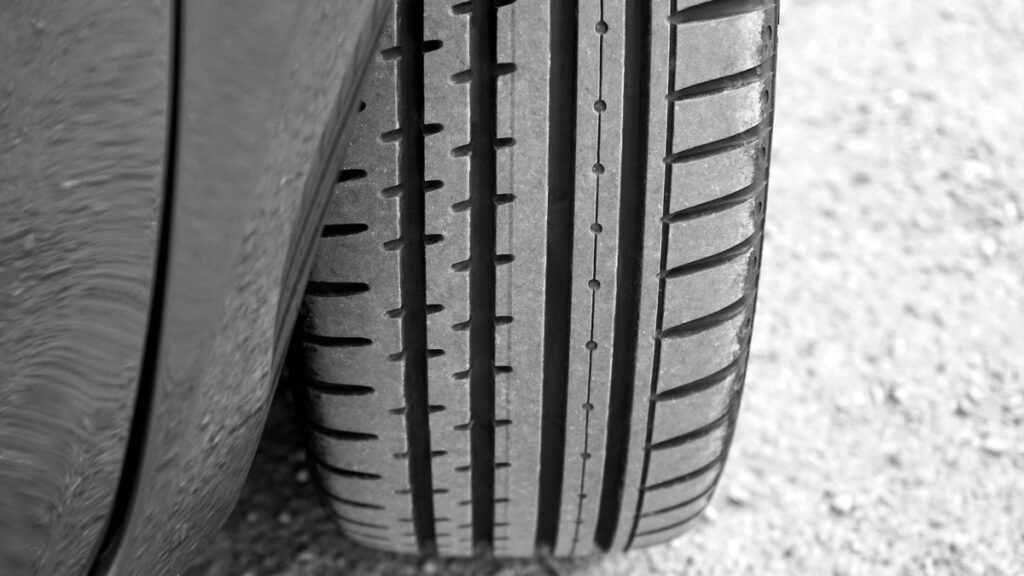 Afinal quando deve trocar os pneus do seu veículo?
