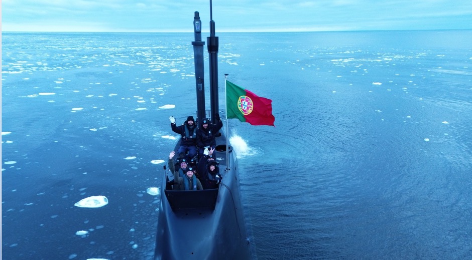 Inédito: submarino Arpão navega debaixo da placa do gelo Ártico