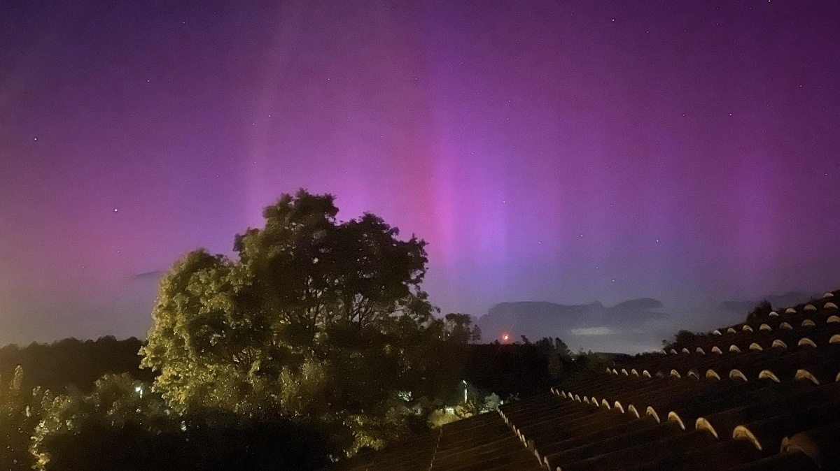 Aurora Boreal aparece no céu de Portugal depois de uma explosão enorme no Sol