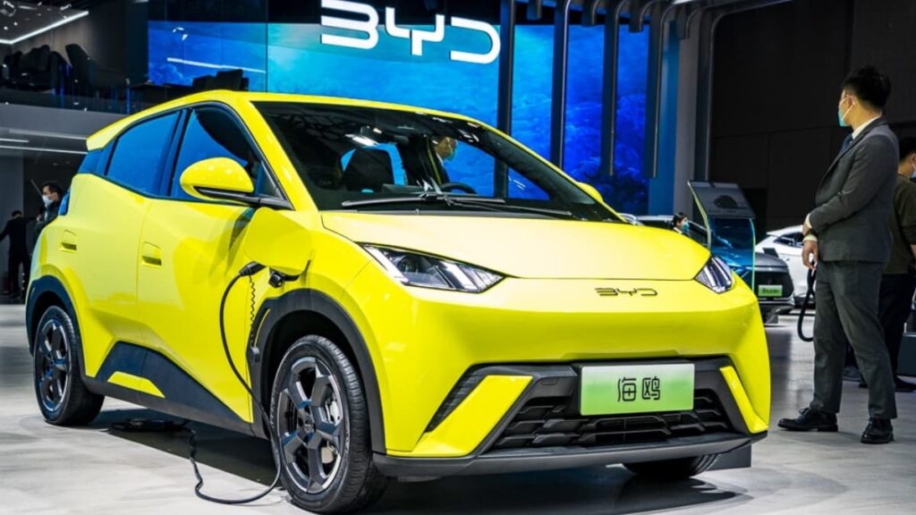 O elétrico de 10.000 euros da China está a chegar à Europa…