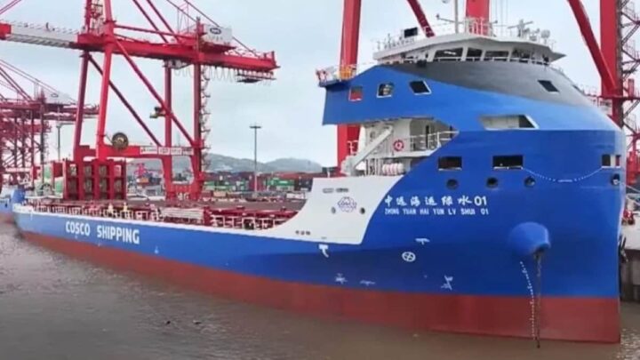 China lança o maior navio porta-contentores totalmente elétrico do mundo, o Greenwater 01