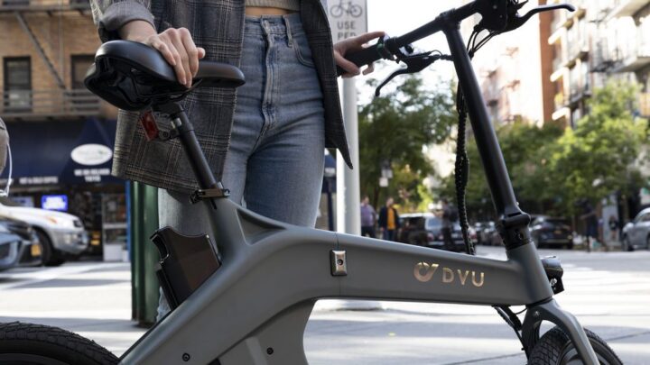 Procura uma bicicleta elétrica para as suas deslocações? Conheça a E-Bike dobrável DYU T1