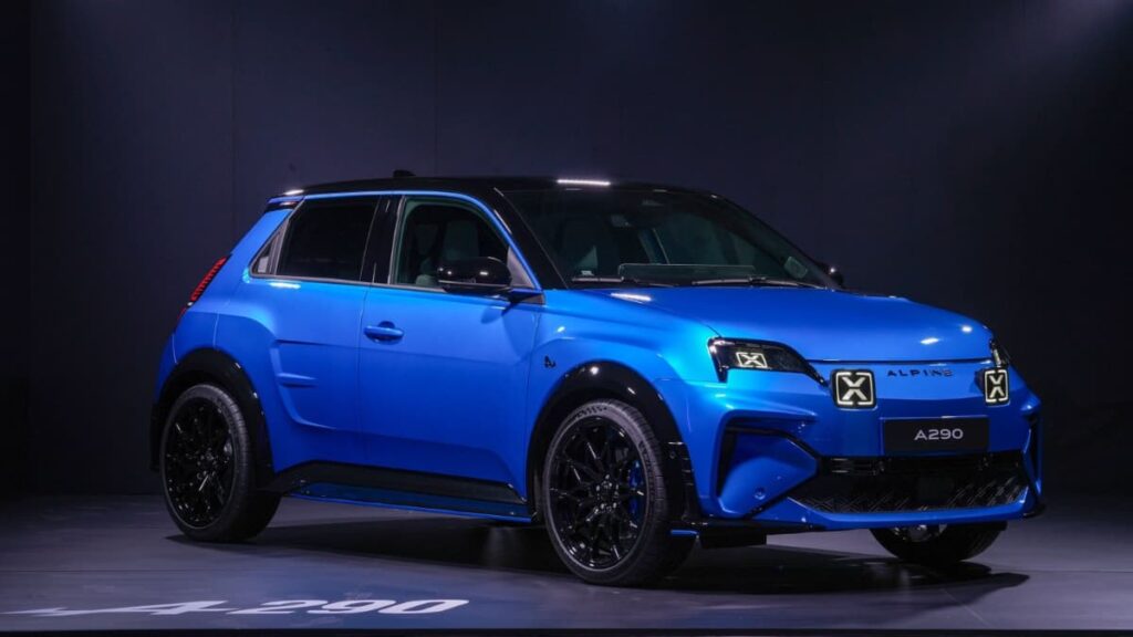 Alpine A290 mostrou-se em Paris e abriu a garagem de sonho 100% elétrica