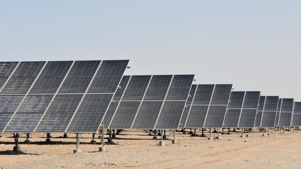 China investirá 11 mil milhões de dólares num projeto de energia solar, eólica – e de carvão…