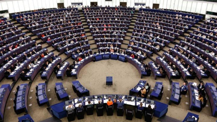 Eleições Europeias: CNE ordena eliminação de 18 publicações do Governo