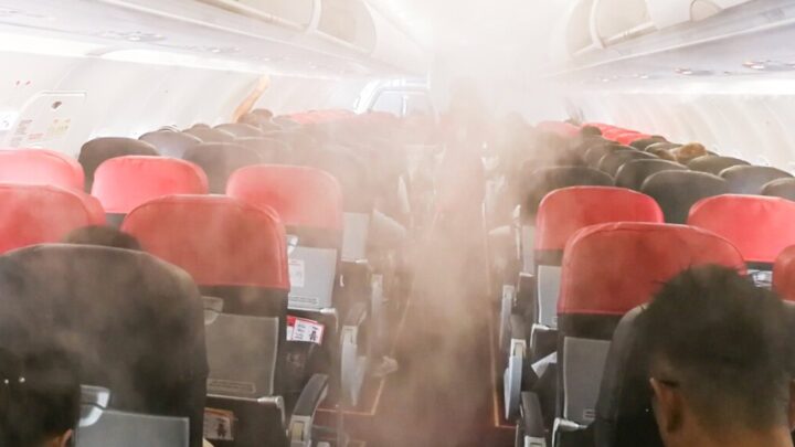 Nevoeiro dentro do avião? Calma, saiba porque acontece...