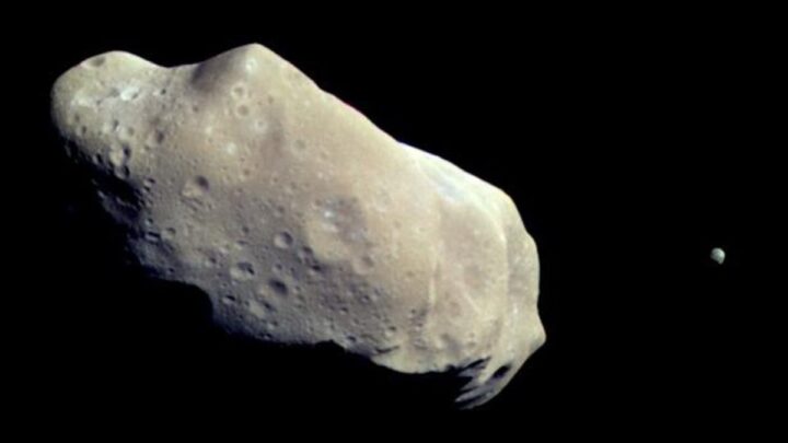 Ilustração de asteroide a passar perto da Terra