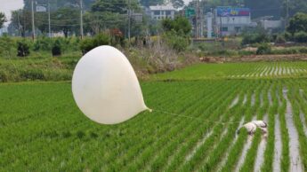 Coreia do Norte ataca Sul com balões de lixo. Propaganda está a afetar as viagens aéreas