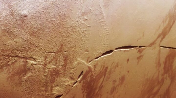 Imagem da Fossa de Aganippe em Marte