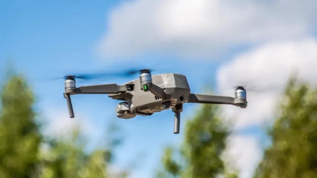 Drone da polícia apanha suspeito de roubo de carros (vídeo)