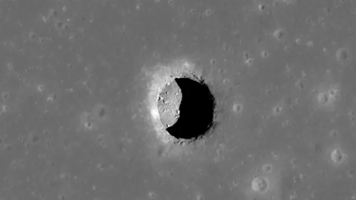Imagem Mare Tranquillitatis pit na Lua