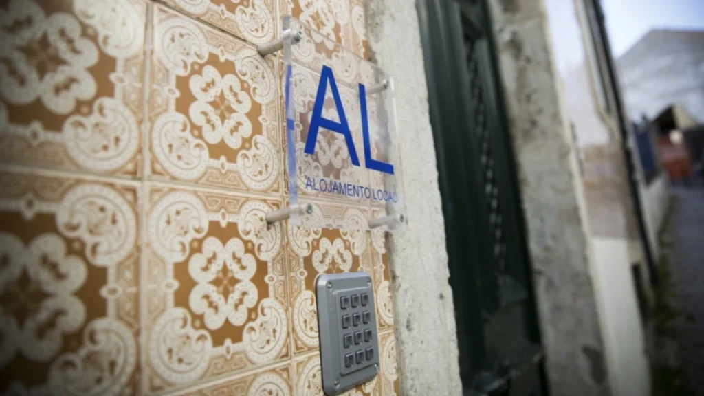 Booking está a ser processado por 10.000 hotéis europeus por prometer o “melhor preço”