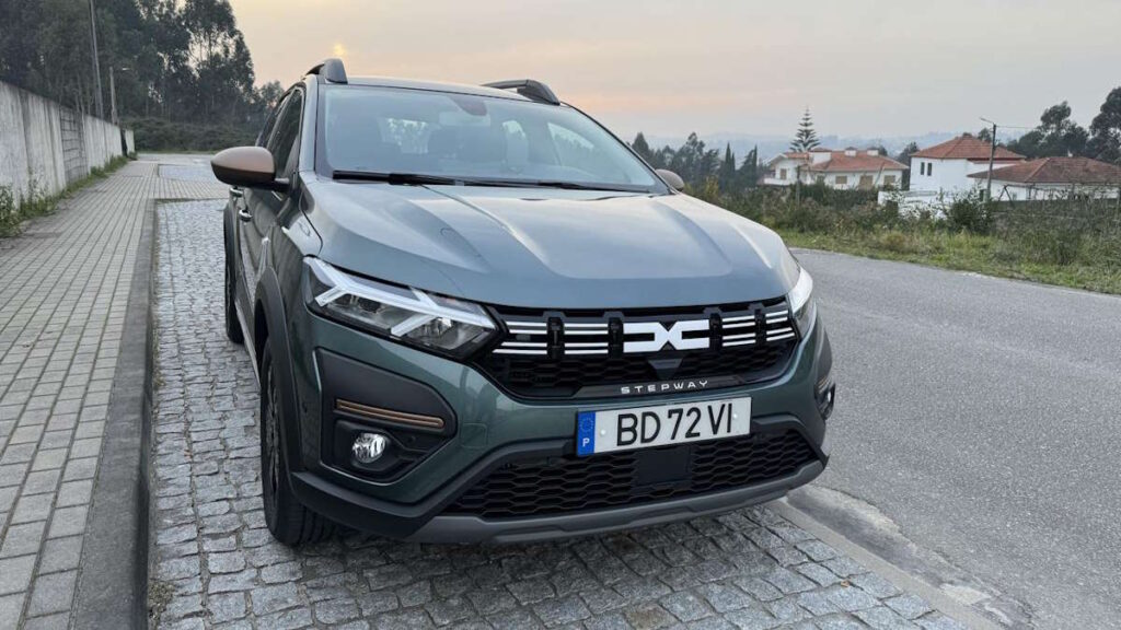 Europa Tesla Dacia Model Y Sandero