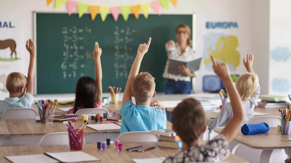 A escola pública com melhor média de exames proibiu os telemóveis em janeiro