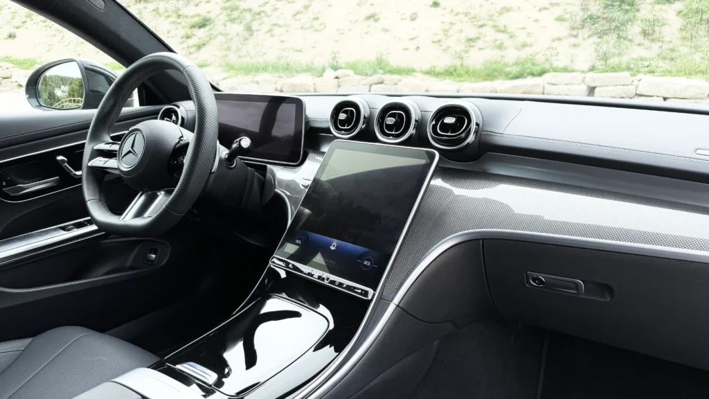 Mais uma: Mercedes anuncia regresso dos botões físicos aos seus modelos