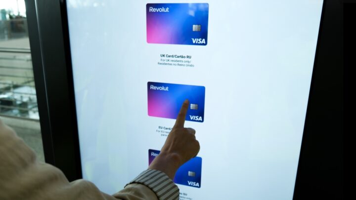  "máquina dispensadora" oferece cartões Revolut