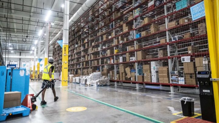 Armazém da Amazon, com stock produtos