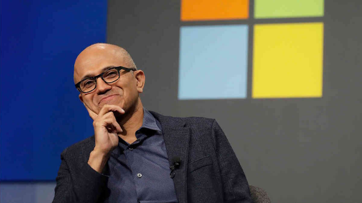 Em ano de despedimentos, CEO da Microsoft, Satya Nadella, recebe grande aumento salarial