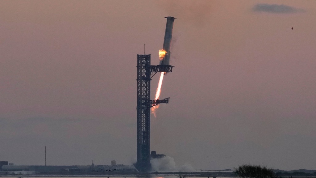 SpaceX consegue pousar propulsor do fogetão Starship (com vídeo)