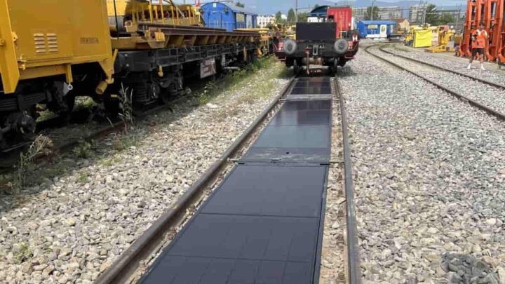 Painéis solares na ferrovia, pela Sun-Ways