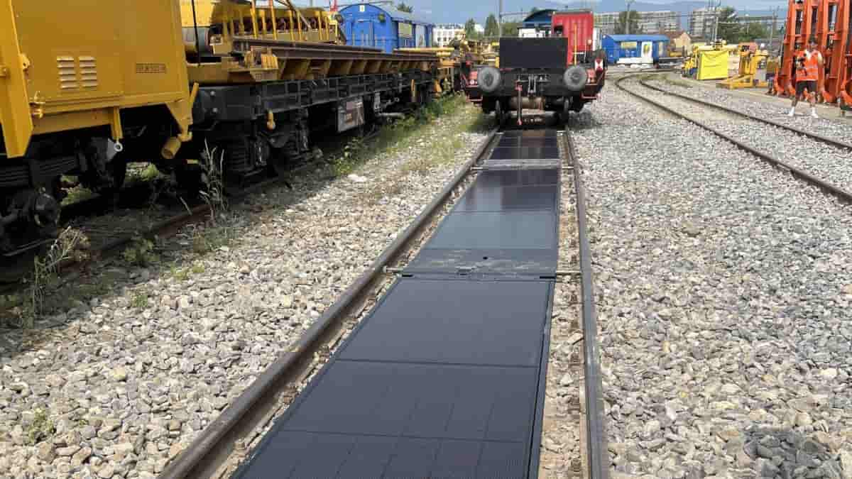 Nada se desperdiça: esta empresa está a instalar painéis solares em ferrovias