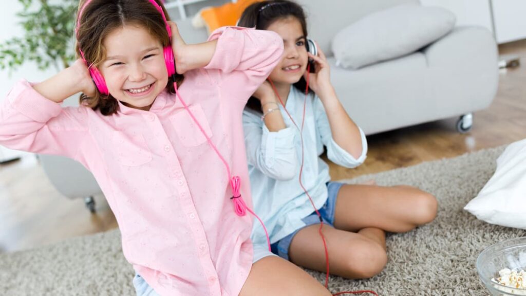 Estudo revela que mais de mil milhões de jovens estão em risco de perda de audição