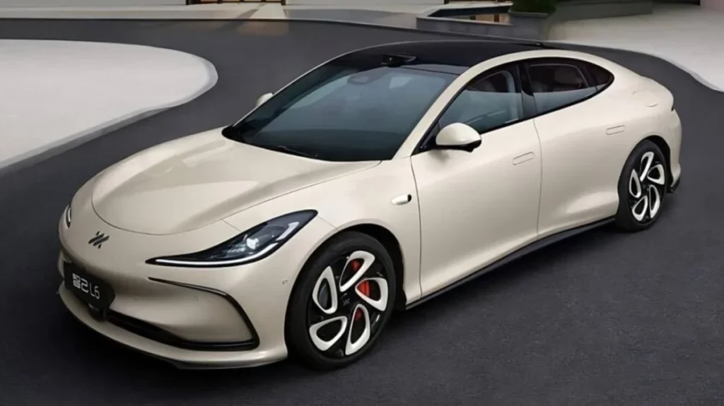 1.000 km de autonomia, 123 kWh de bateria semissólida e o preço é de um Tesla Model 3