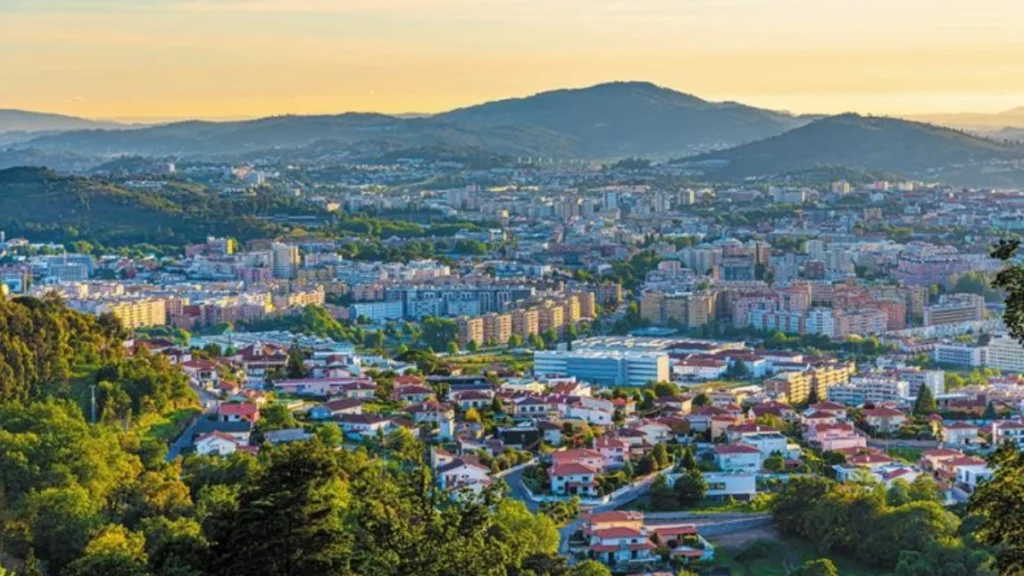 Comprar casa em Portugal? Os municípios onde o preço mais subiu e desceu num ano