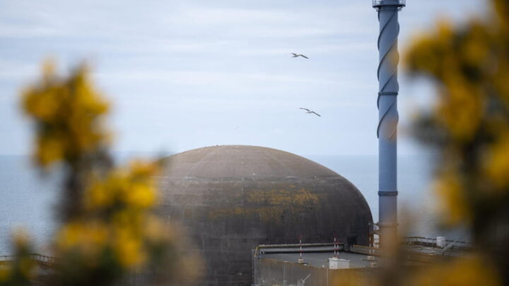 Reator nuclear em França