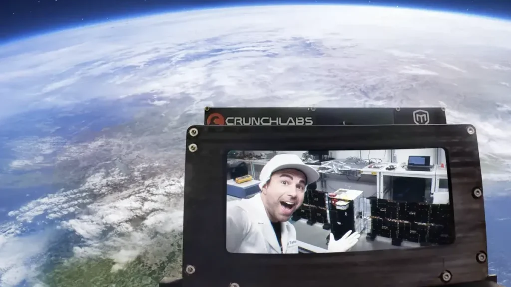 Youtuber vai lançar um satélite que tira uma selfie com o planeta Terra ao fundo