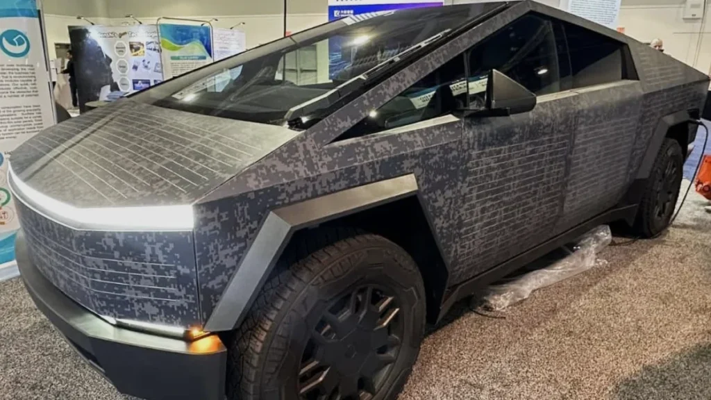 Tesla Cybertruck foi revestida com painéis solares e ganhou mais autonomia