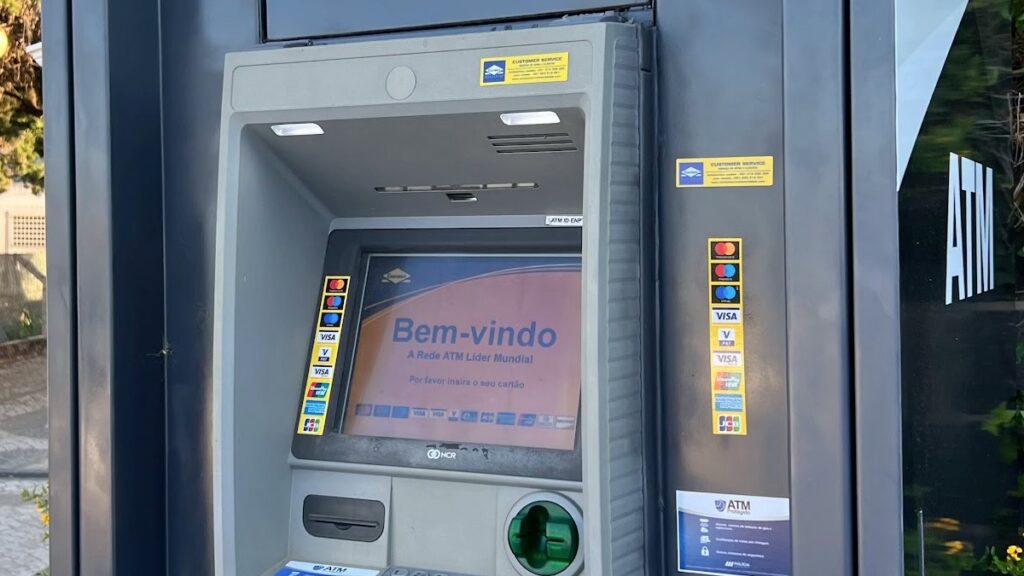 Afinal, quais as diferenças entre as caixas multibanco e as ATM?