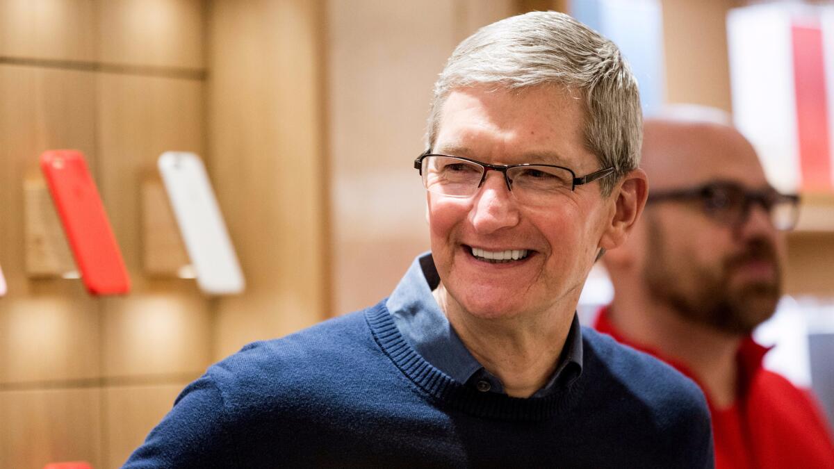 Apple recompensou Tim Cook em 2024 com um aumento do salário elevado