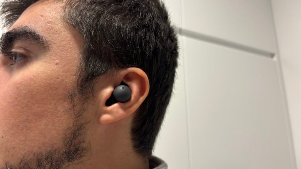 Análise Sony LinkBuds Open: ouvir música sem perder a perceção do ambiente