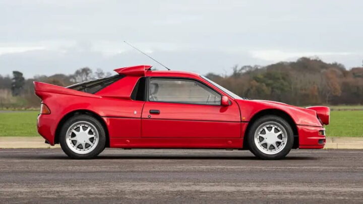 Ford RS200 S de 1990 em Vermelho Ferrari