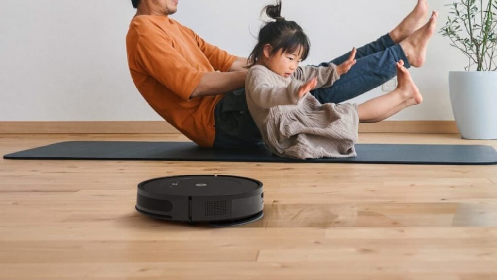 Quer comprar um robô aspirador? Esta opção está a metade do preço