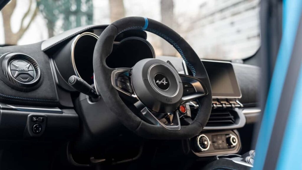 “Não é o carro que conduz”: Alpine quer mais botões físicos e condutores no controlo