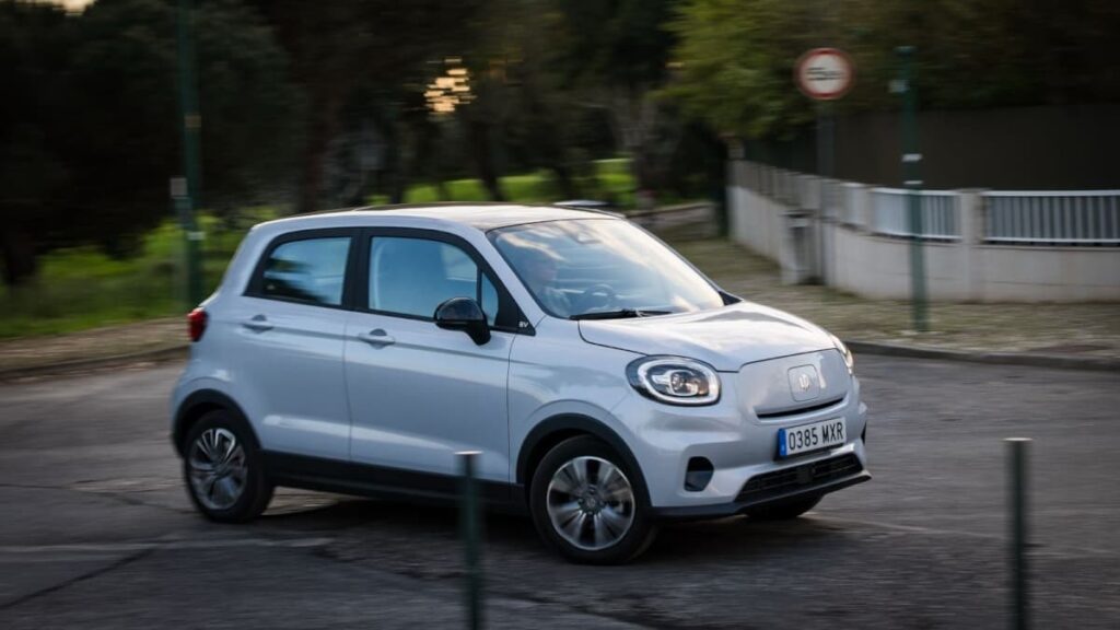 Leapmotor chega a Portugal com dois modelos. Mais barato começa nos €19 ...