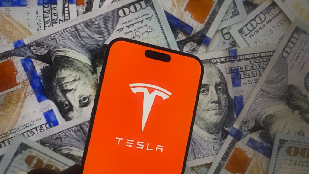 Tesla acidente culpada piloto automático