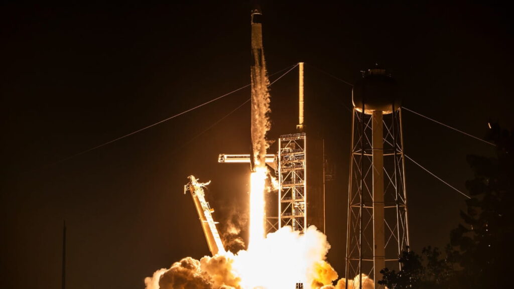 SpaceX lança primeira missão tripulada em torno dos polos da Terra