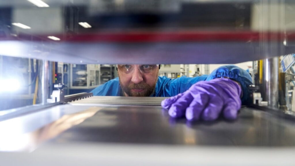 Outra promessa para elétricos mais baratos? GM e LG anunciam tecnologia pioneira