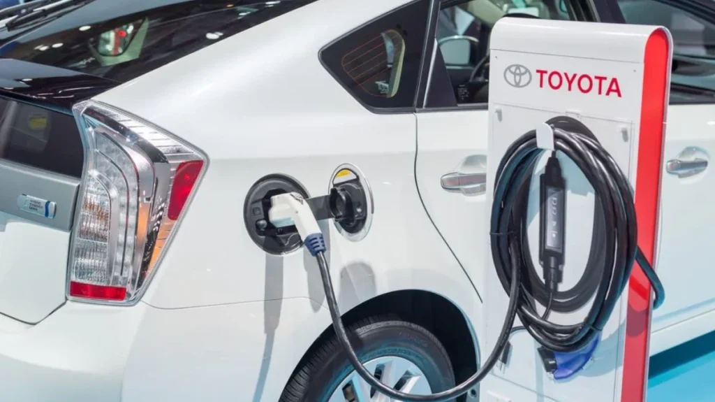 Toyota duplica autonomia dos carros elétricos com bateria de estado sólido